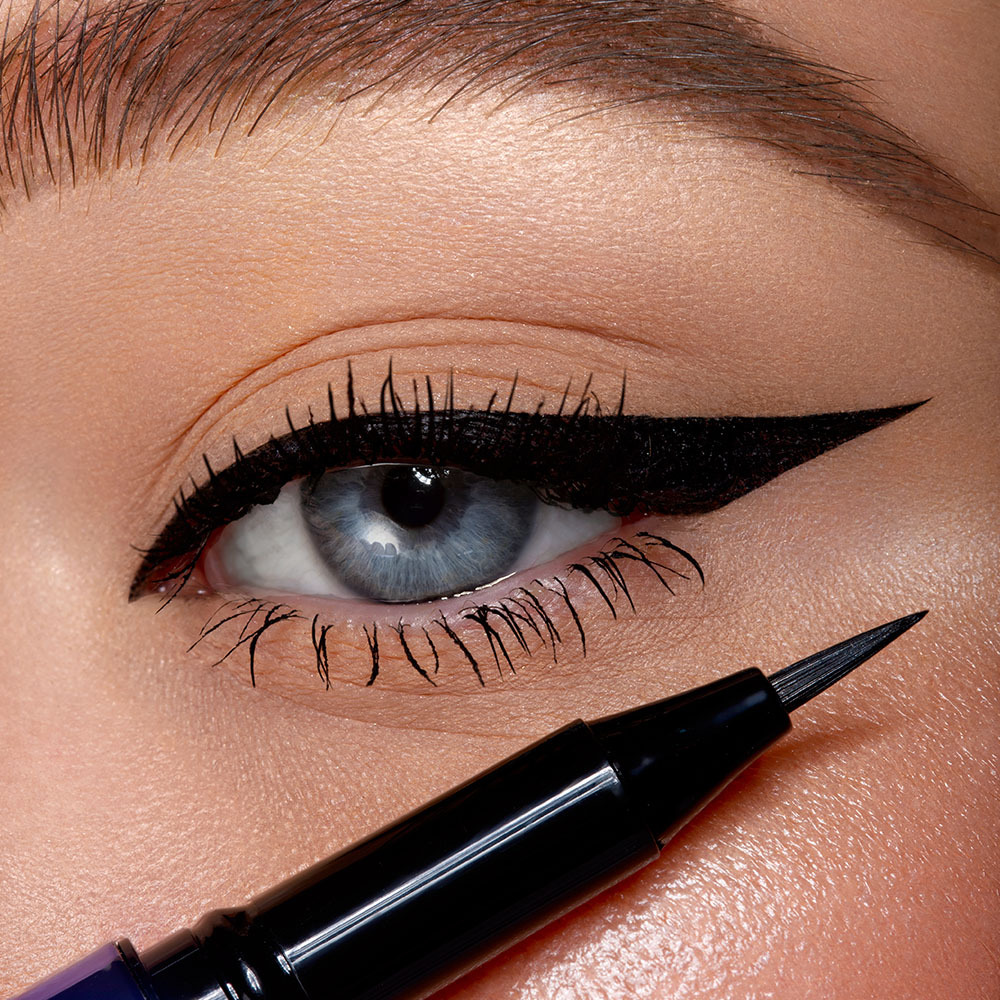 Obsidian Black – WHILE 01 Eyeliner pen