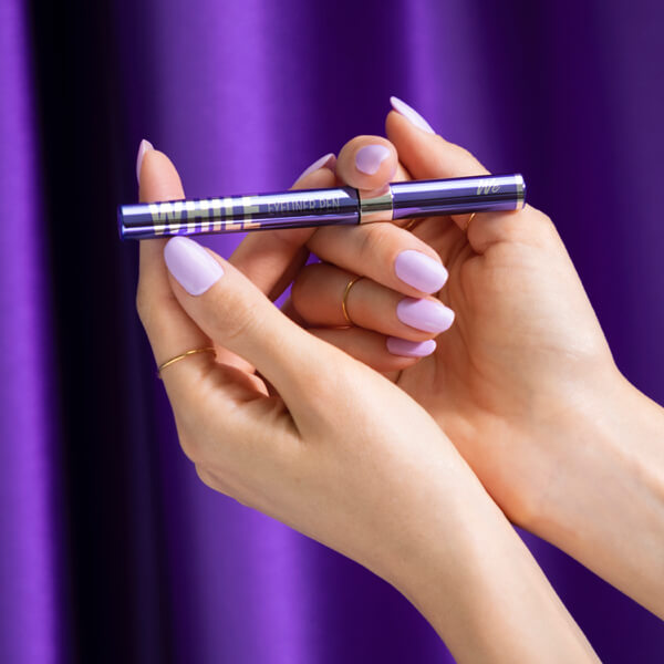 Obsidian Black – WHILE 01 Eyeliner pen
